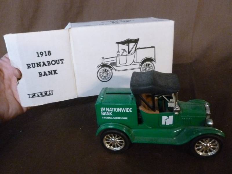 lot 180 image: Ertl Truck Coin Bank