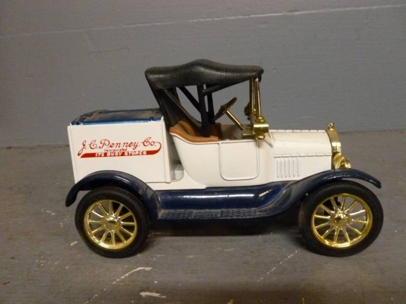 lot 181 image: Ertl Truck Coin Bank