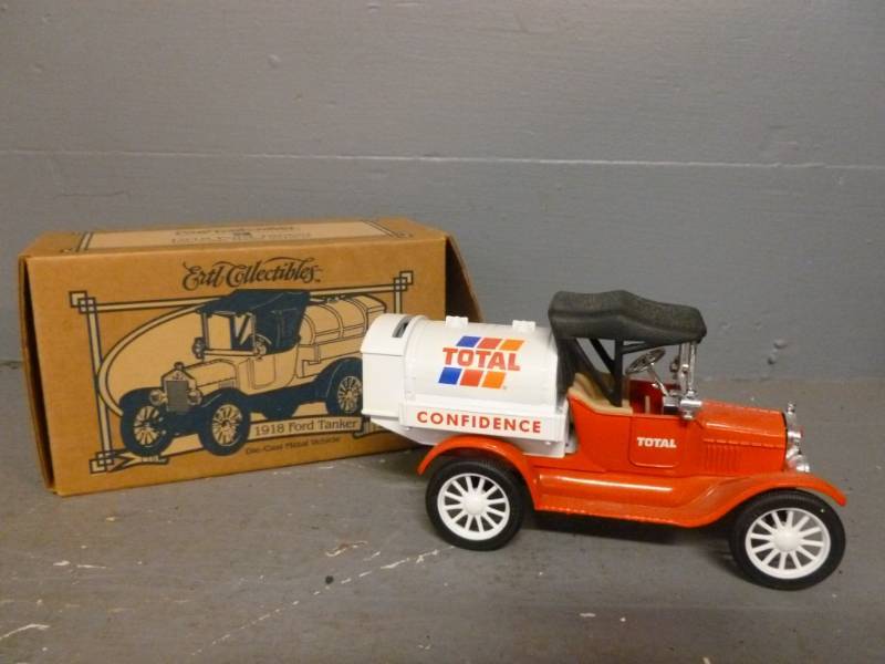 lot 183 image: Ertl Truck Coin Bank