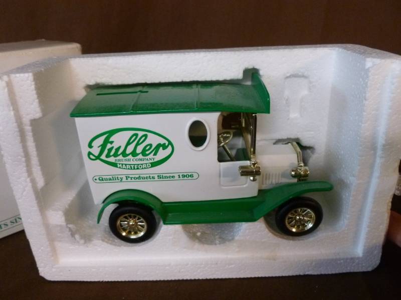 lot 186 image: Die Cast Metal Truck