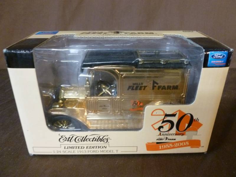 lot 190 image: Ertl Truck Coin Bank