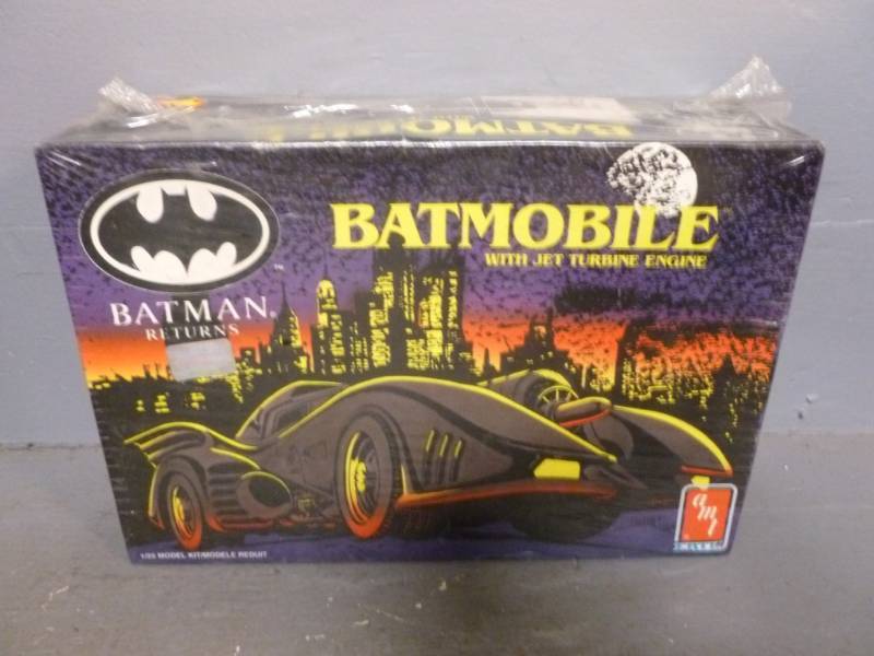 lot 193 image: New Model Kit