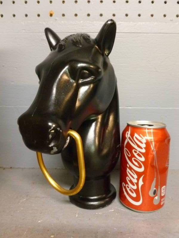 lot 210 image: Hitching Post
