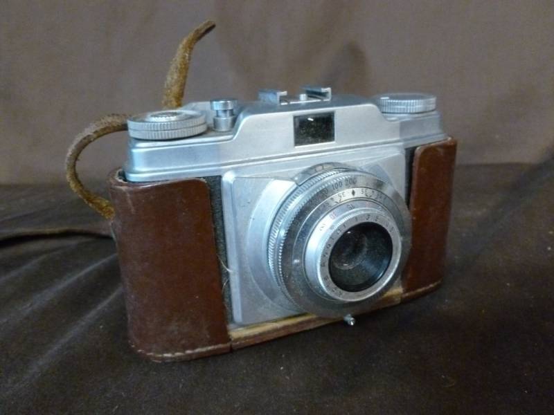 lot 215 image: Vintage Camera