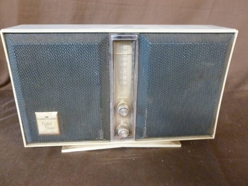 lot 217 image: Vintage Radio