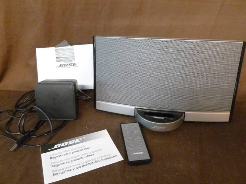 lot 218 image: Bose iDocking Music System