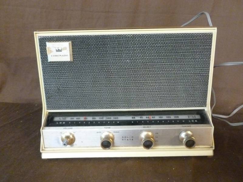 lot 219 image: Vintage Radio