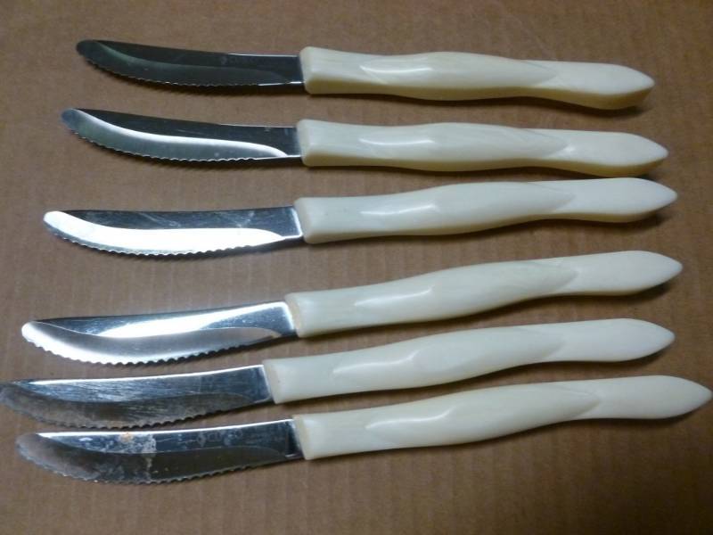 lot 231 image: Cutco Knife Set