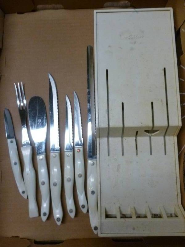 lot 232 image: Cutco Knife Set