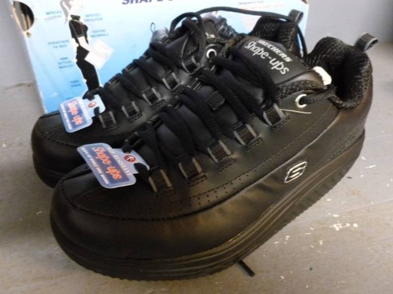 lot 238 image: New Sketchers Shoes