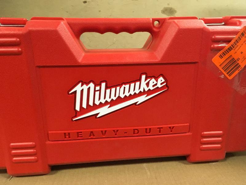 lot 44 image: Milwaukee saw in good condition used