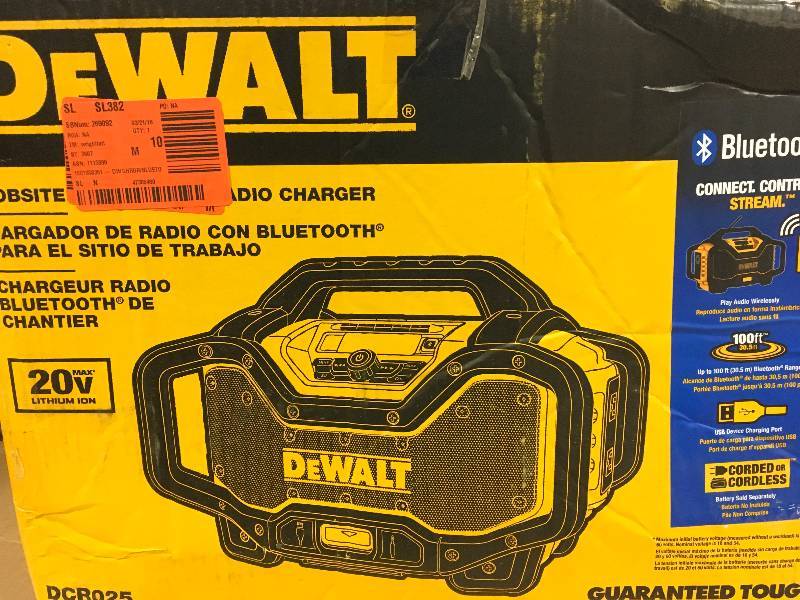 lot 58 image: DEWALT DCR025 Bluetooth Radio Charger in good condition