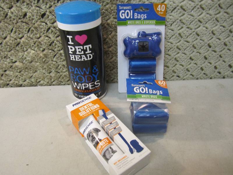 lot 4 image: Dog Items See Photos  G-1...