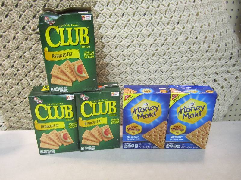 lot 29 image: Mix Lot 3 Boxes Club Crackers and 2...