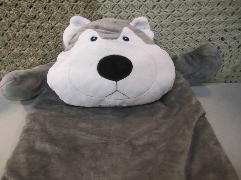 lot 49 image: Kids Plush Sleeping Bag Personalize...