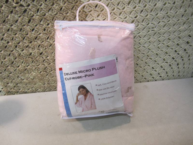 lot 50 image: Deluxe Micro Plush Robe Pink  D-1...