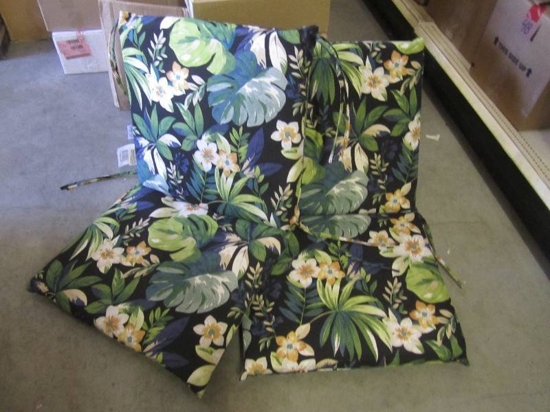 lot 62 image: 2 Hampton Bay Caprice Tropical Mid ...