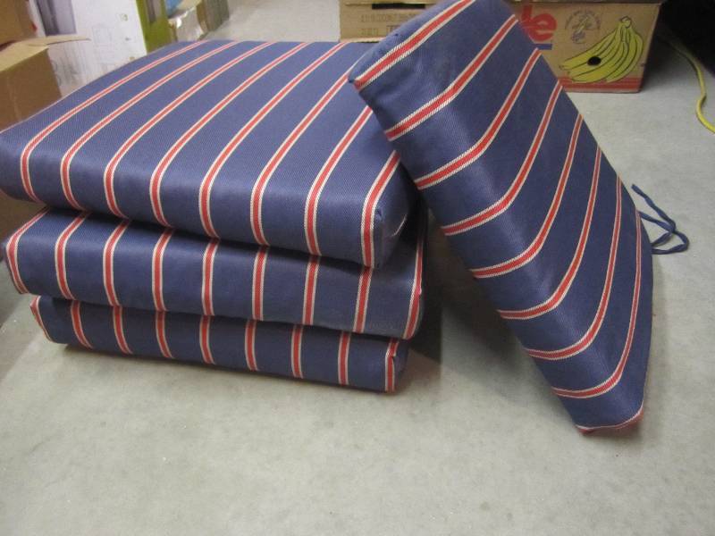 lot 68 image: 4 Hampton Bay Cushions 20 x 21  C...