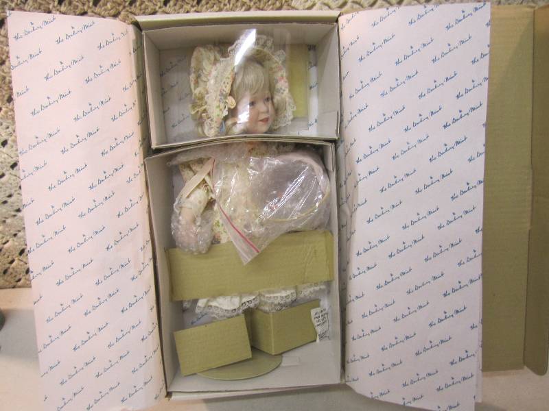 lot 77 image: The Danbury Mint Doll Elizabeth by ...