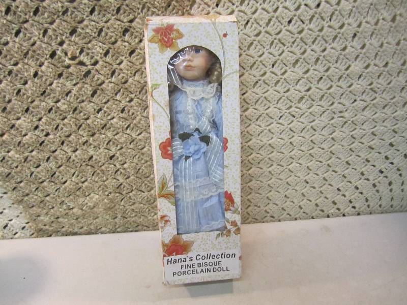 lot 82 image: Hanas Collection Fine Porcelain Do...