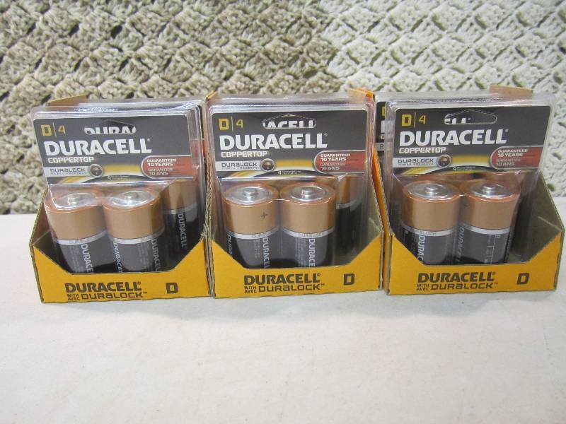 lot 108 image: 24 Duracell Coppertop D Batteries 6...