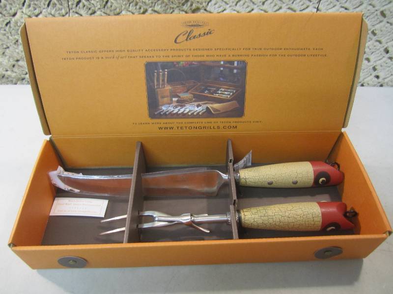 lot 113 image: Teton Grill Co. Classic Signature C...