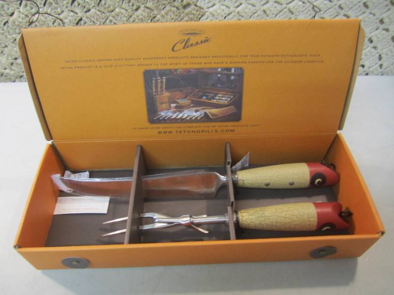 lot 114 image: Teton Grill Co. Classic Signature C...