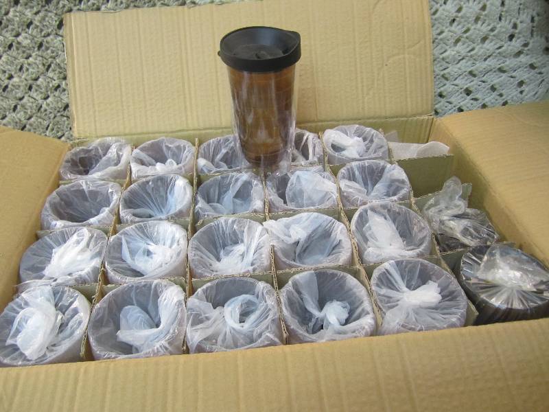 lot 127 image: Case with 21 Thermo Steel 16 ounce ...