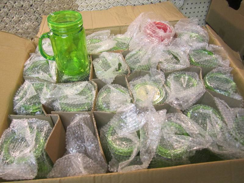 lot 128 image: Case with 22 Plastic Mason Jar Tumb...