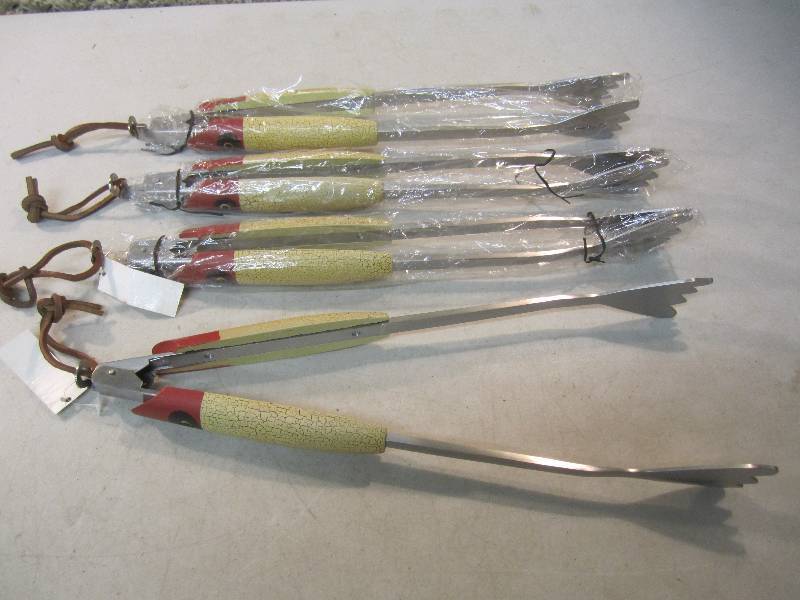 lot 132 image: 4 Teton Grill Co. Grilling Tongs Fi...
