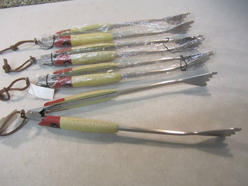 lot 133 image: 4 Teton Grill Co. Grilling Tongs Fi...