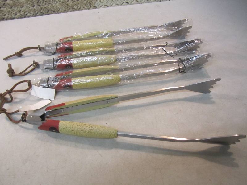 lot 134 image: 4 Teton Grill Co. Grilling Tongs Fi...