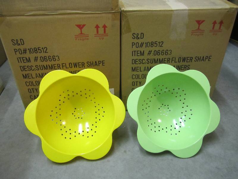 lot 140 image: 2 Case with 9 each Summer Flower Sh...
