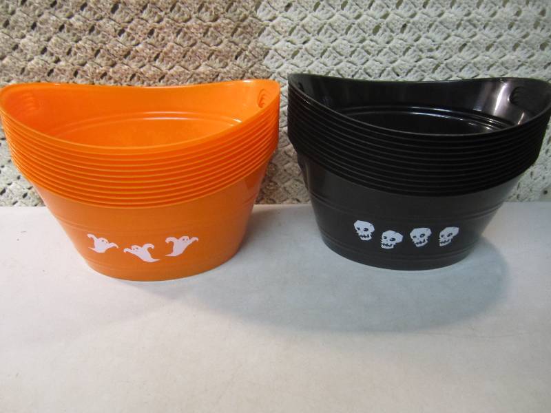 lot 142 image: Case of 24 Plastic Oval Halloween B...
