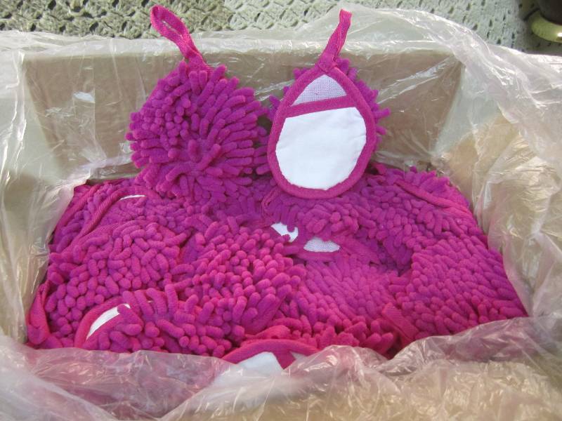 lot 143 image: Case of 200 Pink Frizzy Finger Dust...