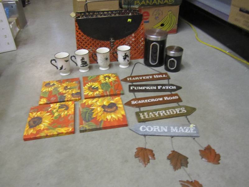 lot 159 image: Lot of Misc Decor See Photos  RMDR...