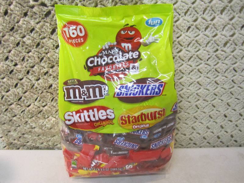 lot 167 image: Large Bag of Mixed Candy 160 Pieces...