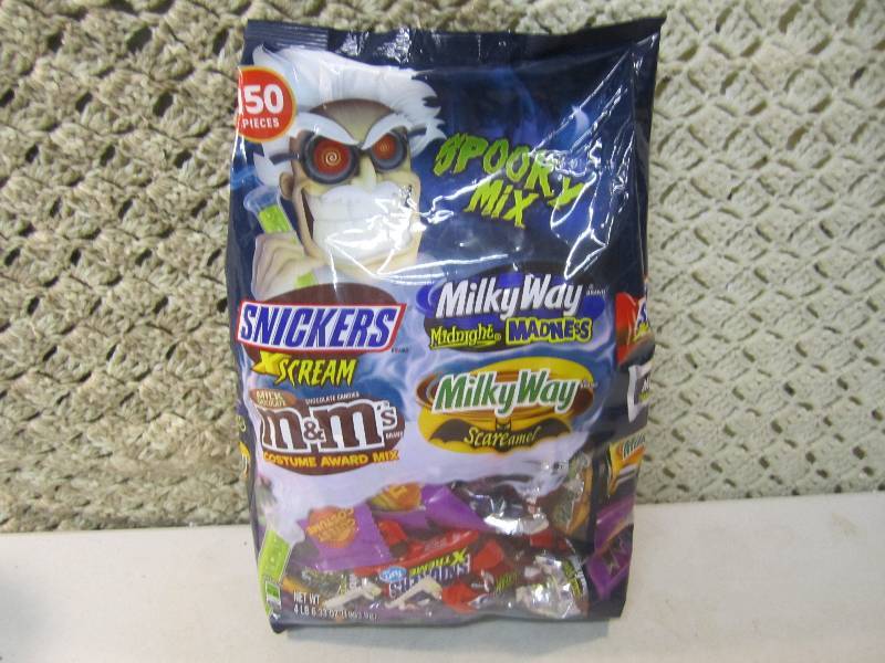 lot 168 image: Large Bag of Mixed Candy 150 Pieces...