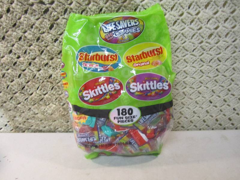 lot 169 image: Large Bag of Mixed Candy 180 Pieces...