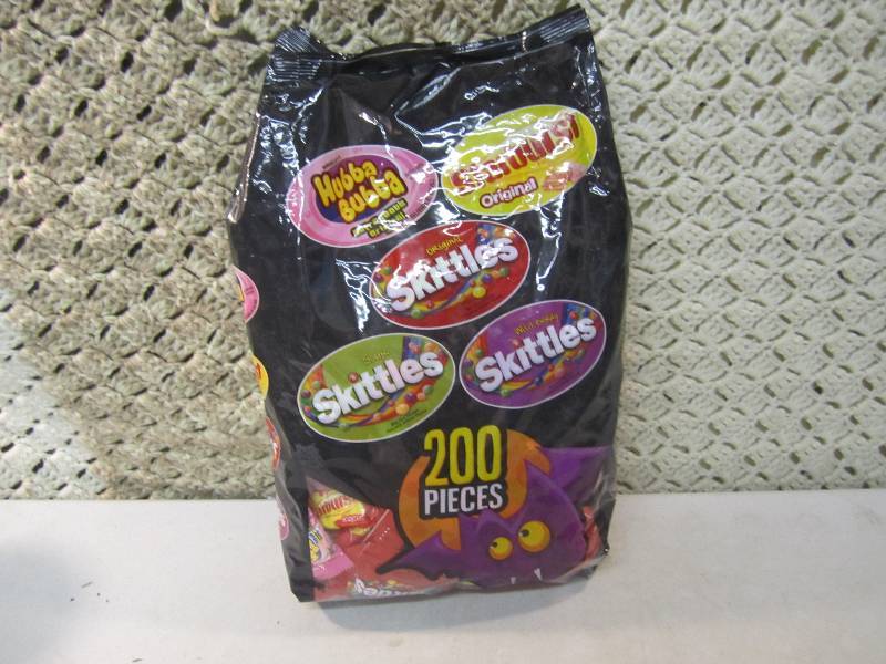 lot 170 image: Large Bag of Mixed Candy 200 Pieces...