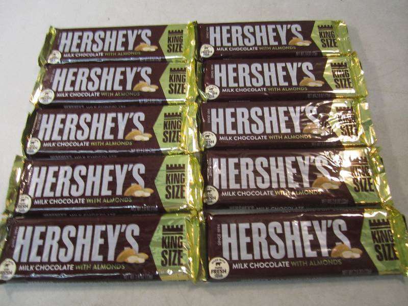 lot 184 image: 10 King Size Hersheys Milk Chocolat...