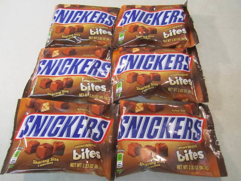 lot 199 image: 6 Bags Snickers Bites Best by Dec 2...