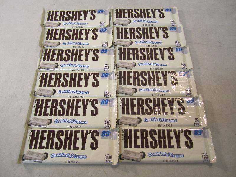 lot 210 image: 12 Hersheys Cookies n Creme Candy...