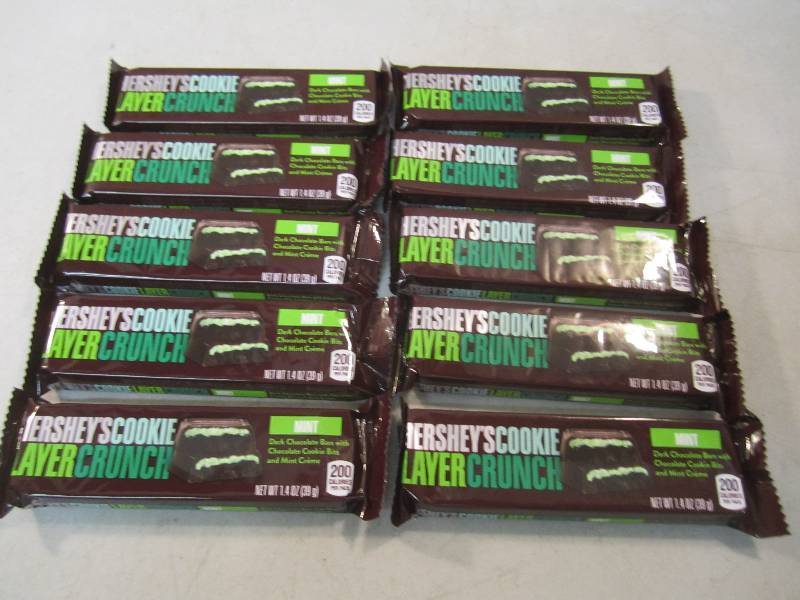 lot 211 image: 10 Hersheys Cookie Layer Crunch Min...