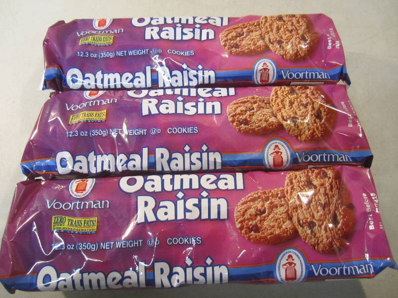 lot 252 image: 3 Packs of Oatmeal Raisin Cookies B...
