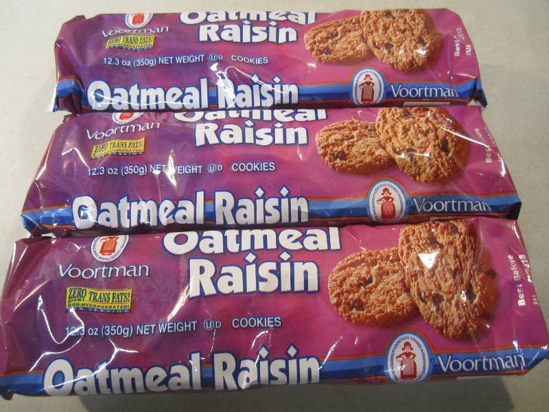 lot 253 image: 3 Packs of Oatmeal Raisin Cookies B...