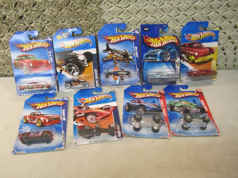 lot 259 image: 9 Hot Wheels Cars Etc  EC1...