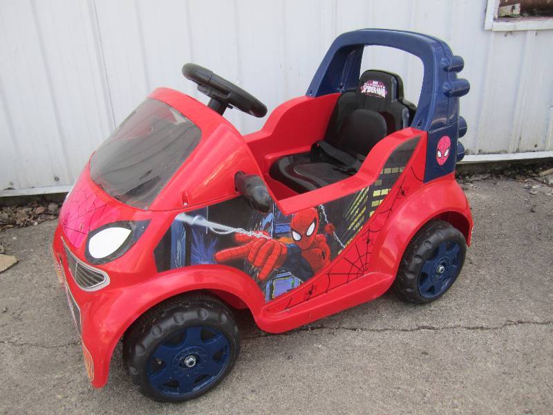 lot 262 image: Dynacraft 6V Spiderman Car Unit is ...