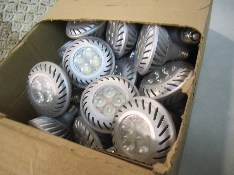 lot 269 image: 36 LED Lights 4 LEDs Each 450 Lume...