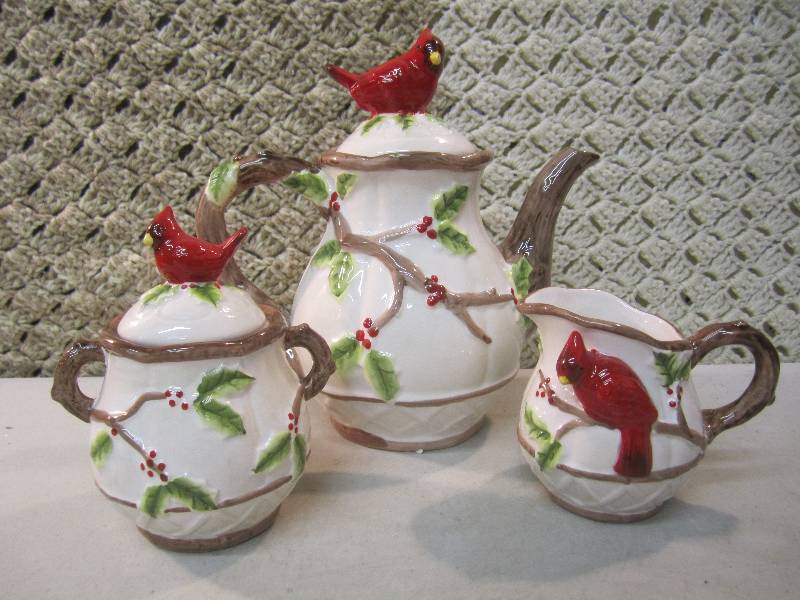 lot 274 image: 3-Piece Ceramic Cardinal Tea Set Te...